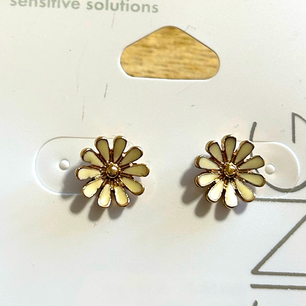 ICING Daisy Gold Earrings- NWT